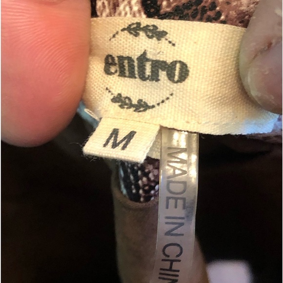 Gorgeous Pleather Snakeskin Skirt from entro Size Medium Vegan Friendly - Picture 8 of 8